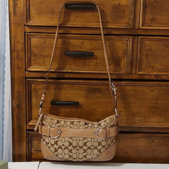 Coach Logo Signature Hamptons Hobo Bag F07077 - Picture 1 of 13